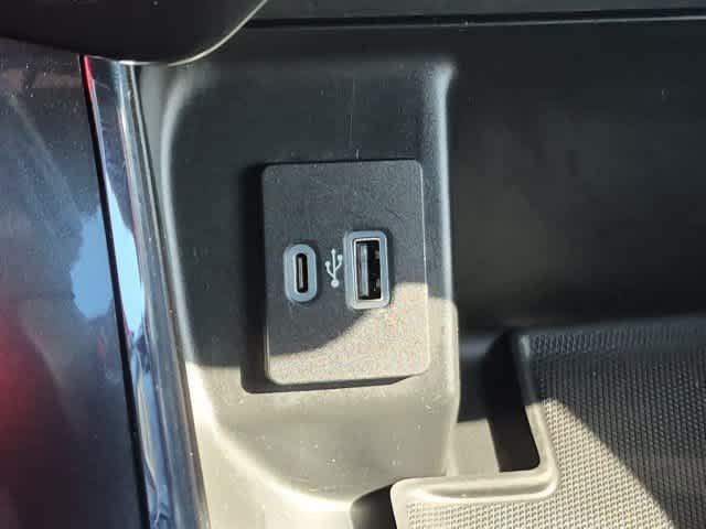 Used 2022 Oxford White Ford XLT image 31
