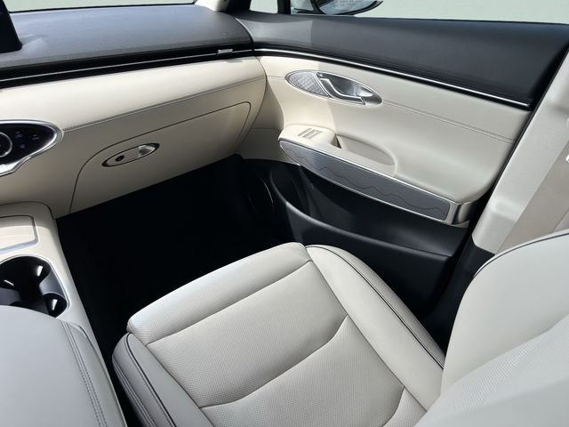 Used 2024 White Genesis 2.5T image 21