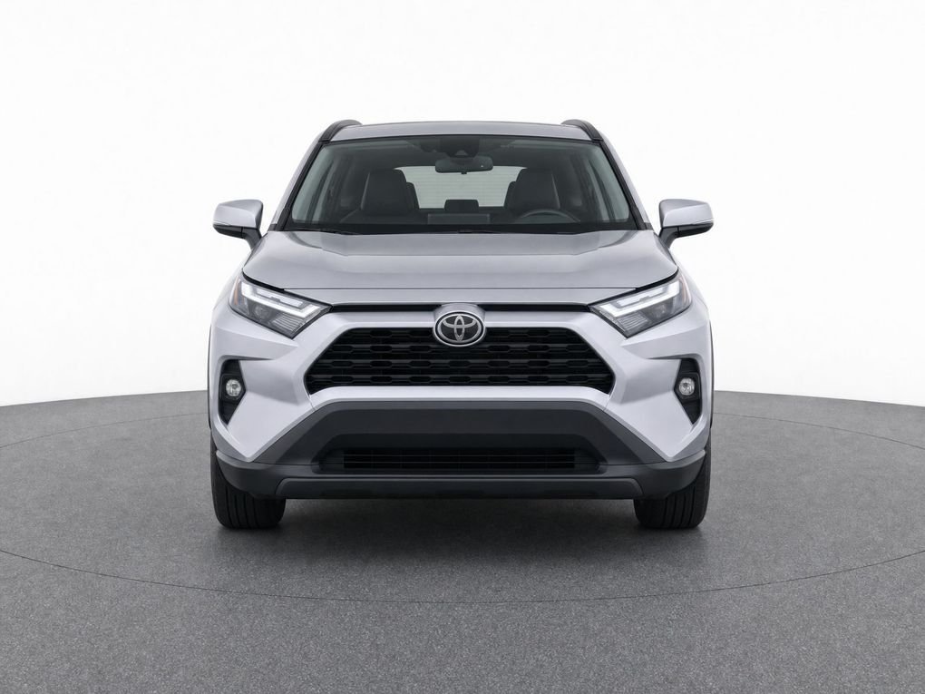 Used 2025 Silver Toyota XLE Premium image 7
