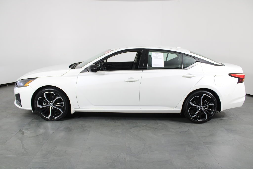 2023 Nissan Altima SR - Photo 13