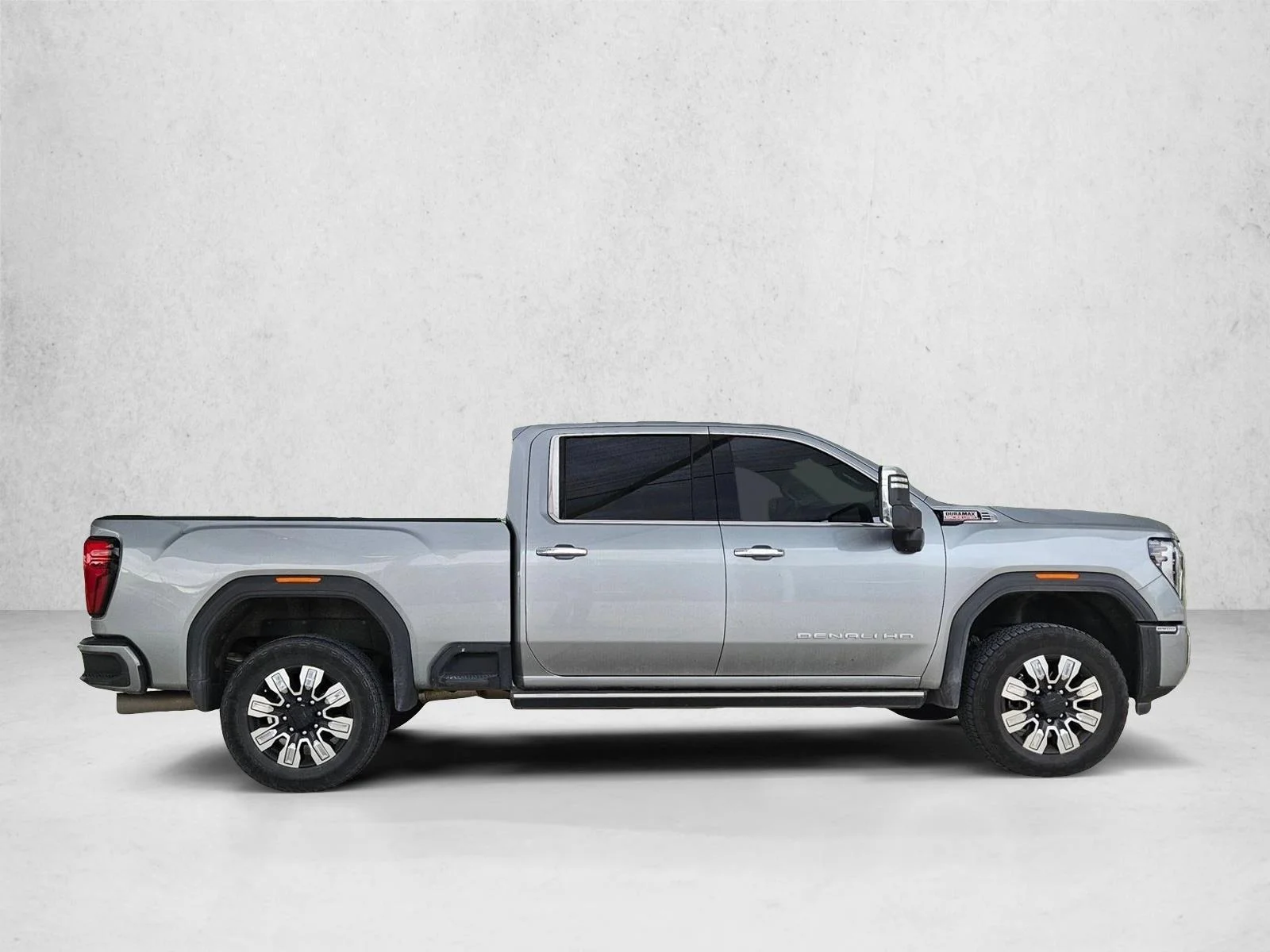 Used 2024 Sterling Metallic GMC Denali image 4