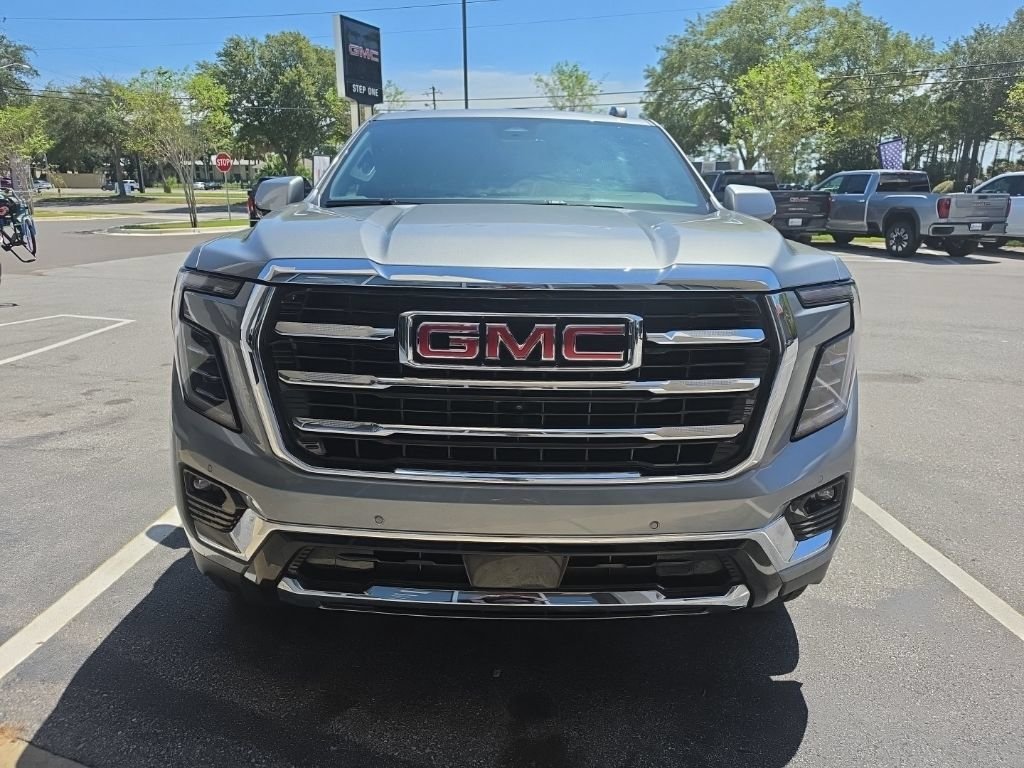 Used 2025 Silver GMC Elevation image 3