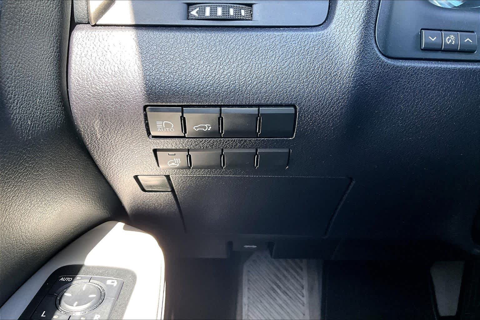 Used 2018 Silver Lining Metallic Lexus  image 34