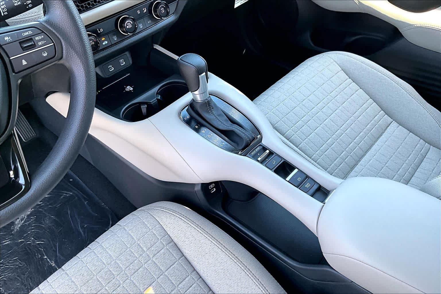 New 2027 Platinum White Pearl Honda LX image 7