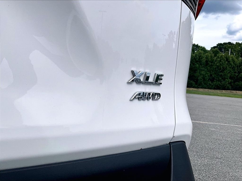 Used 2025 White Toyota XLE image 29