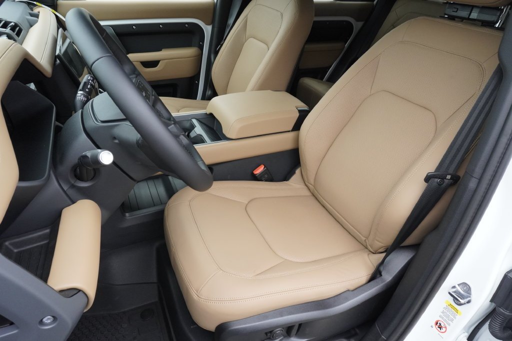New 2026 Fuji White Land Rover X-Dynamic SE image 20