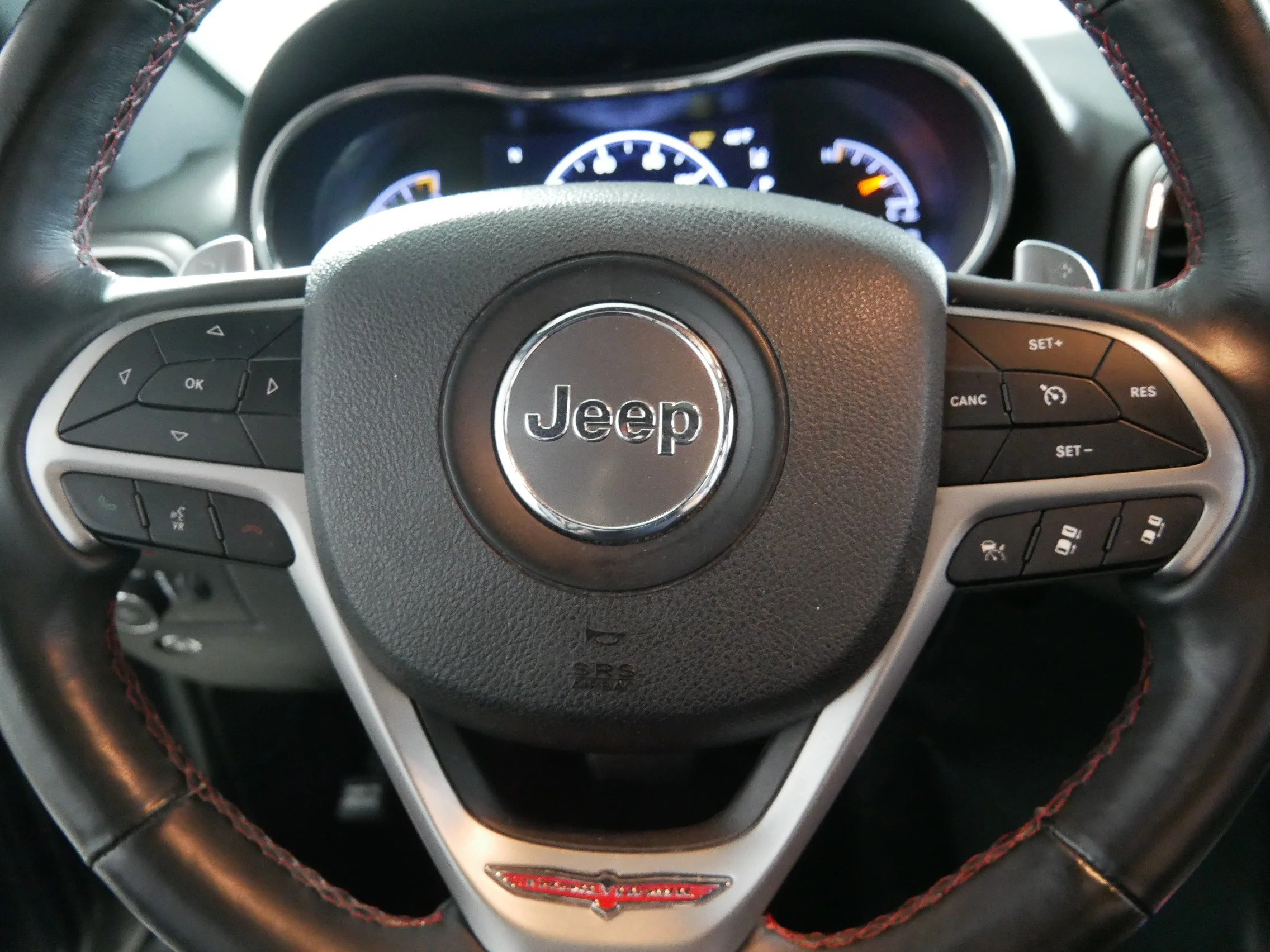Used 2018 Granite Crystal Metallic Clearcoat Jeep Trailhawk image 25