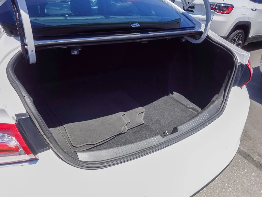 Used 2024 Summit White Chevrolet LT image 27