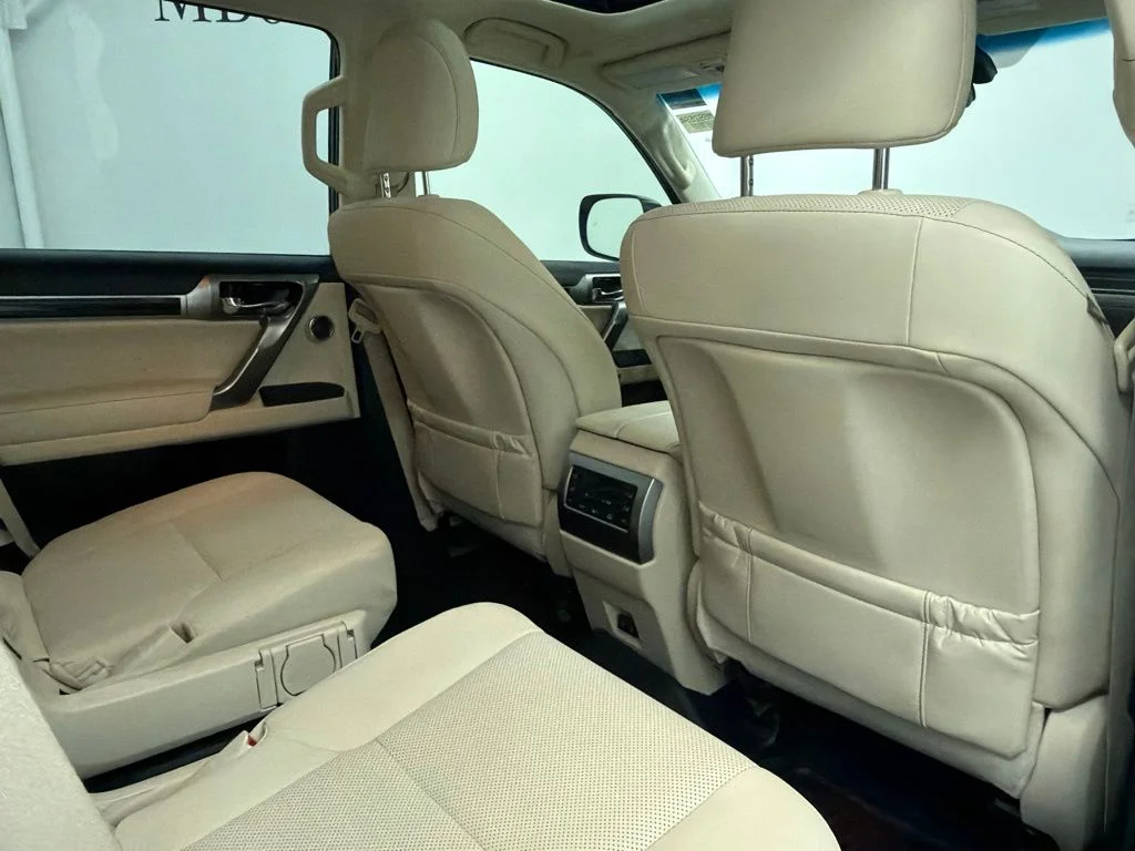 Used 2023 White Lexus 460 image 25