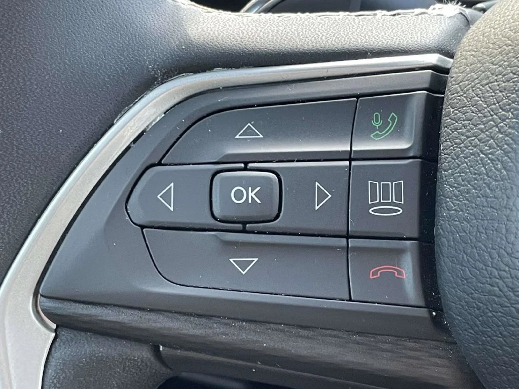Used 2023 Black Jeep Altitude image 30