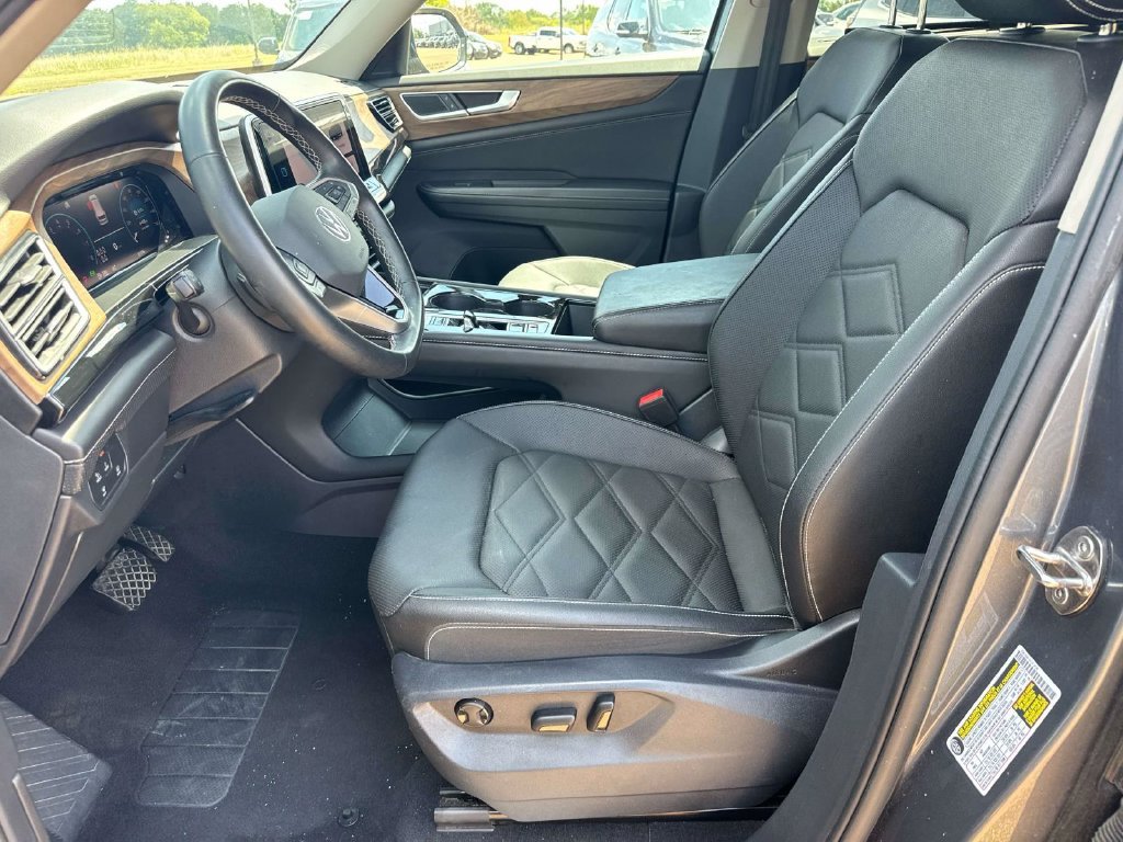 Used 2025 Gray Volkswagen 2.0T SE w/Technology image 27