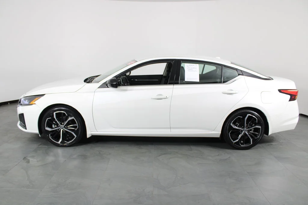 Certified Used 2023 White Nissan 2.5 SR image 14
