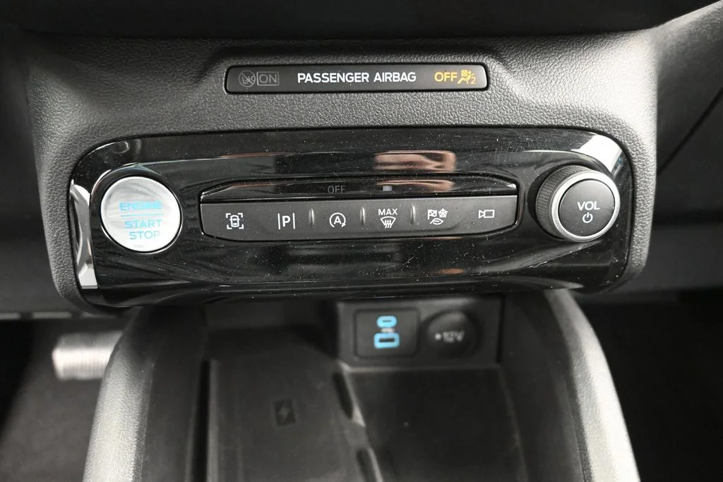 Used 2023 Silver Ford Platinum image 20