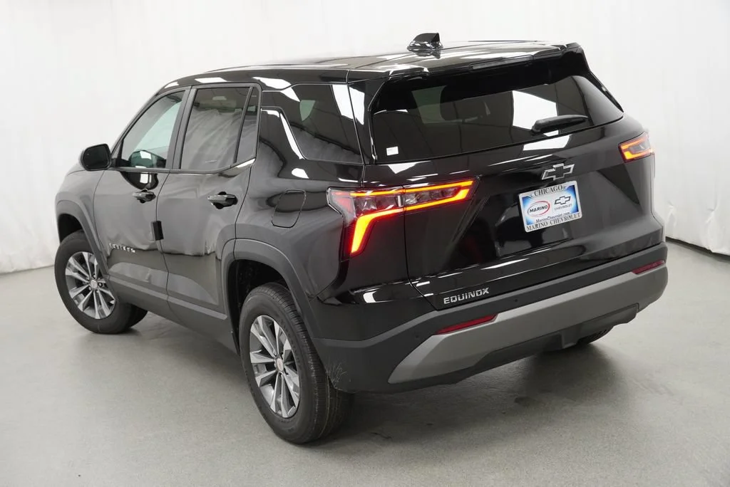 New 2027 Mosaic Black Metallic Chevrolet LT image 21