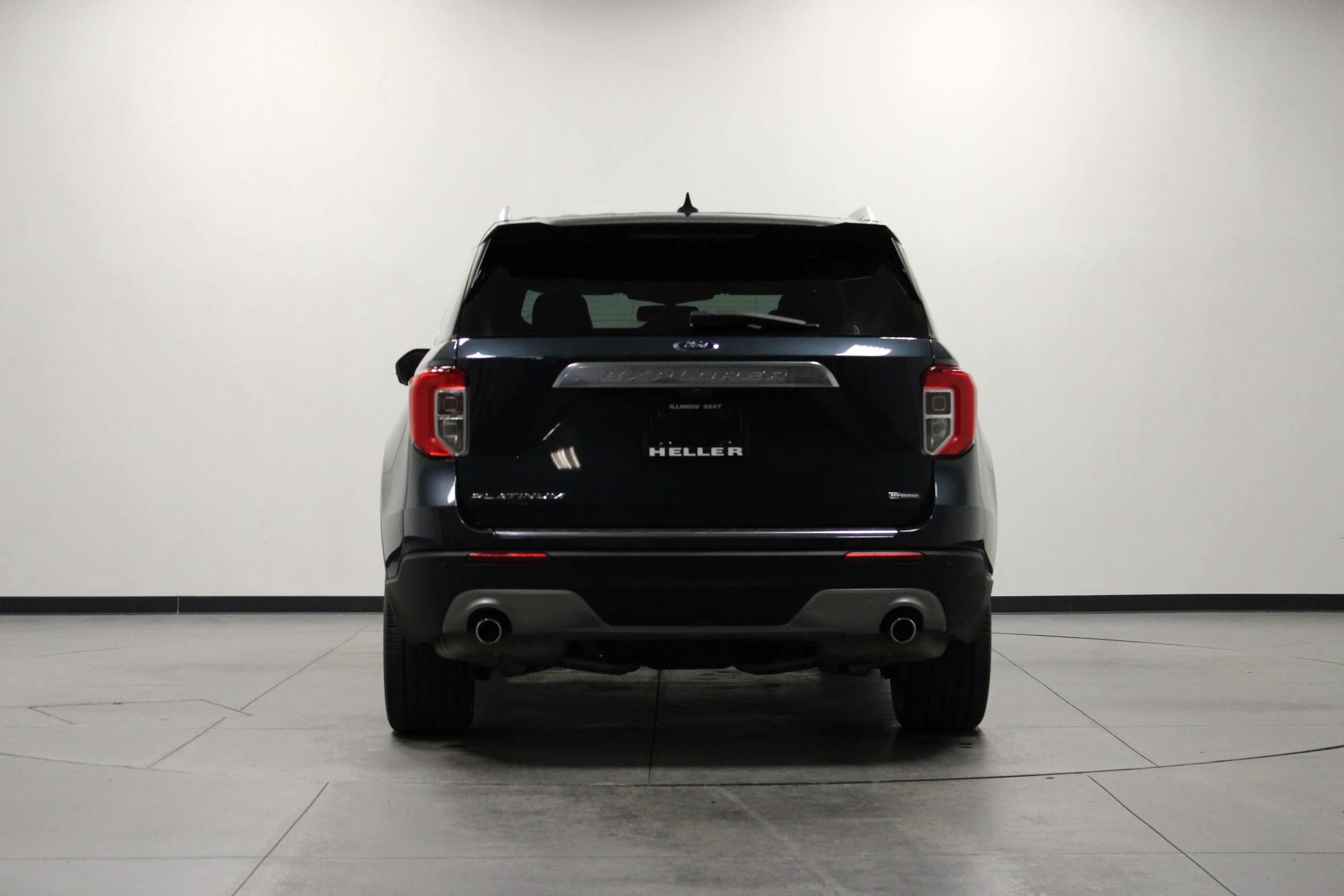 Used 2022 Blue Metallic Ford Platinum image 5