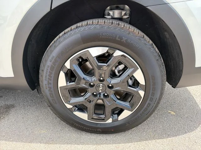 New 2026 White Kia S image 27