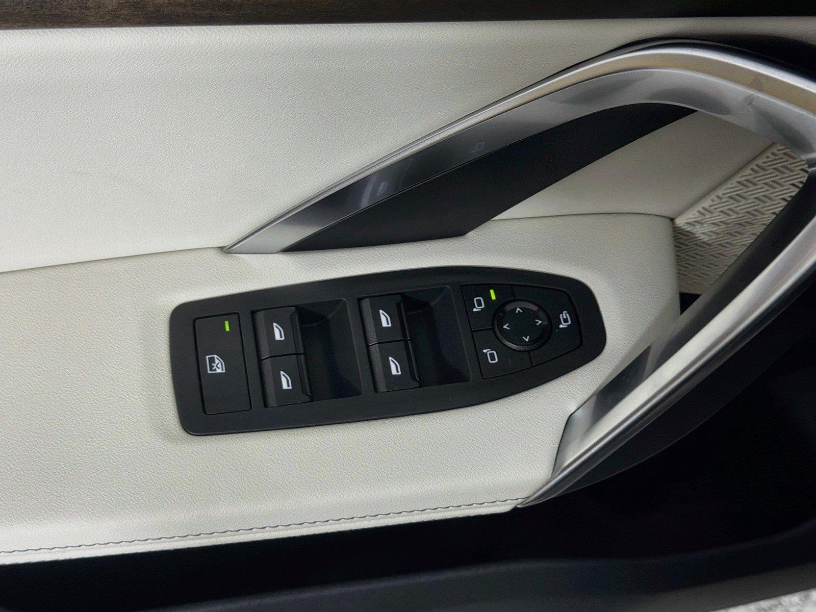 New 2026 Dune Grey Metallic BMW xDrive28i image 17