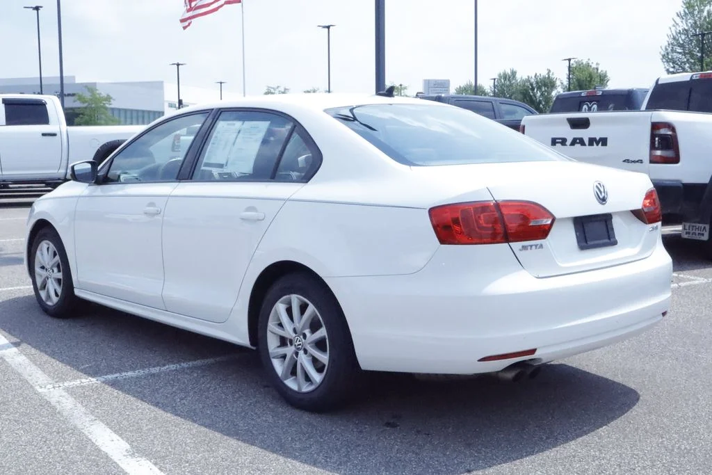 Used 2012 White Volkswagen 2.5L SE image 3