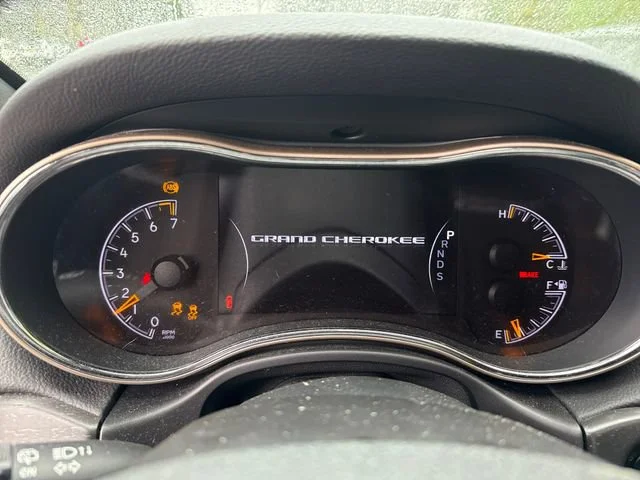 Used 2015 Bright White Clearcoat Jeep Altitude image 19