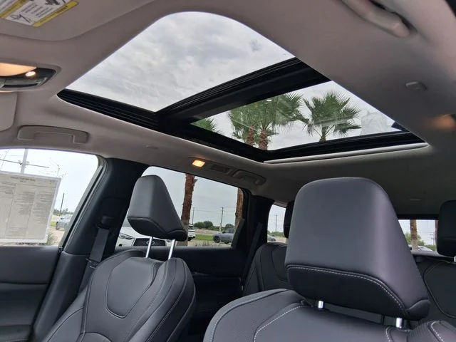 New 2027 RADIANT WHITE INFINITI Luxe FWD image 21