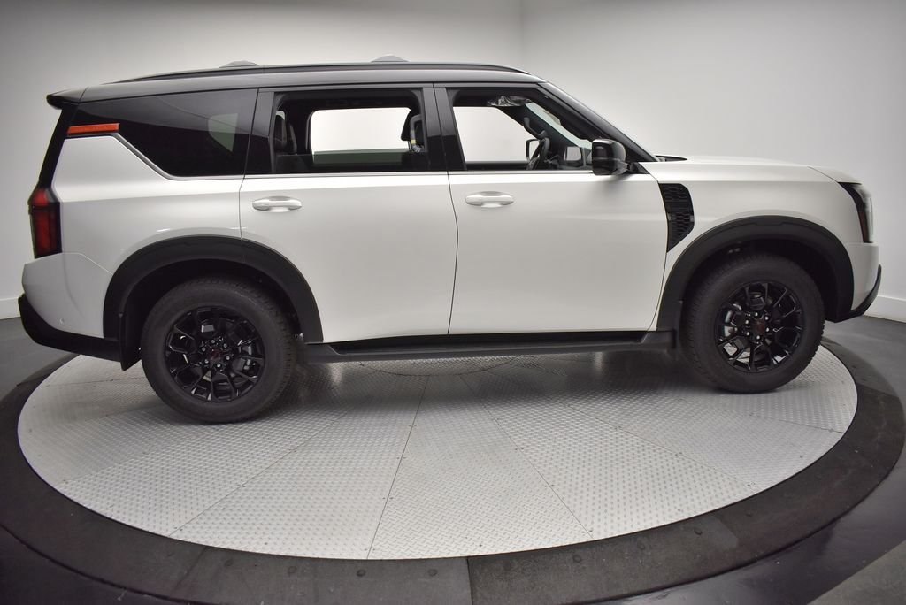 New 2026 Aspen White TriCoat / Super Black Two-tone Nissan PRO-4X® image 4