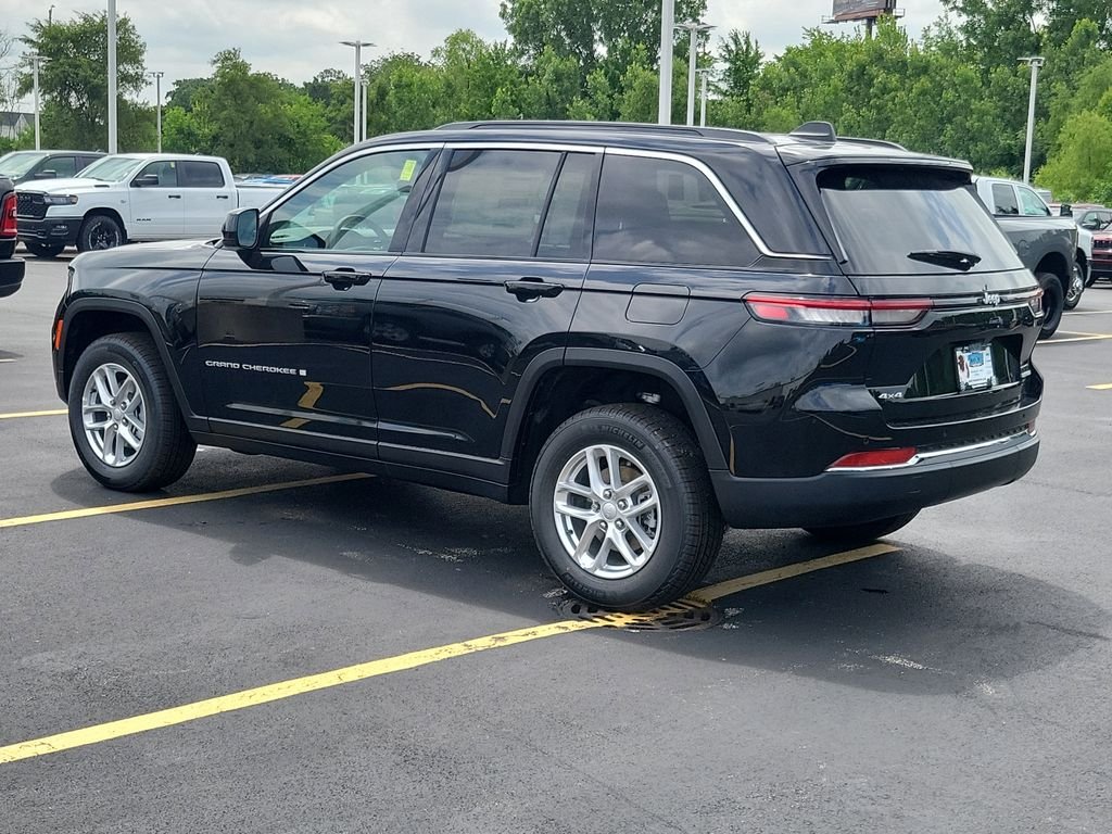 New 2026 Diamond Black Crystal Pearlcoat Jeep Laredo X image 3