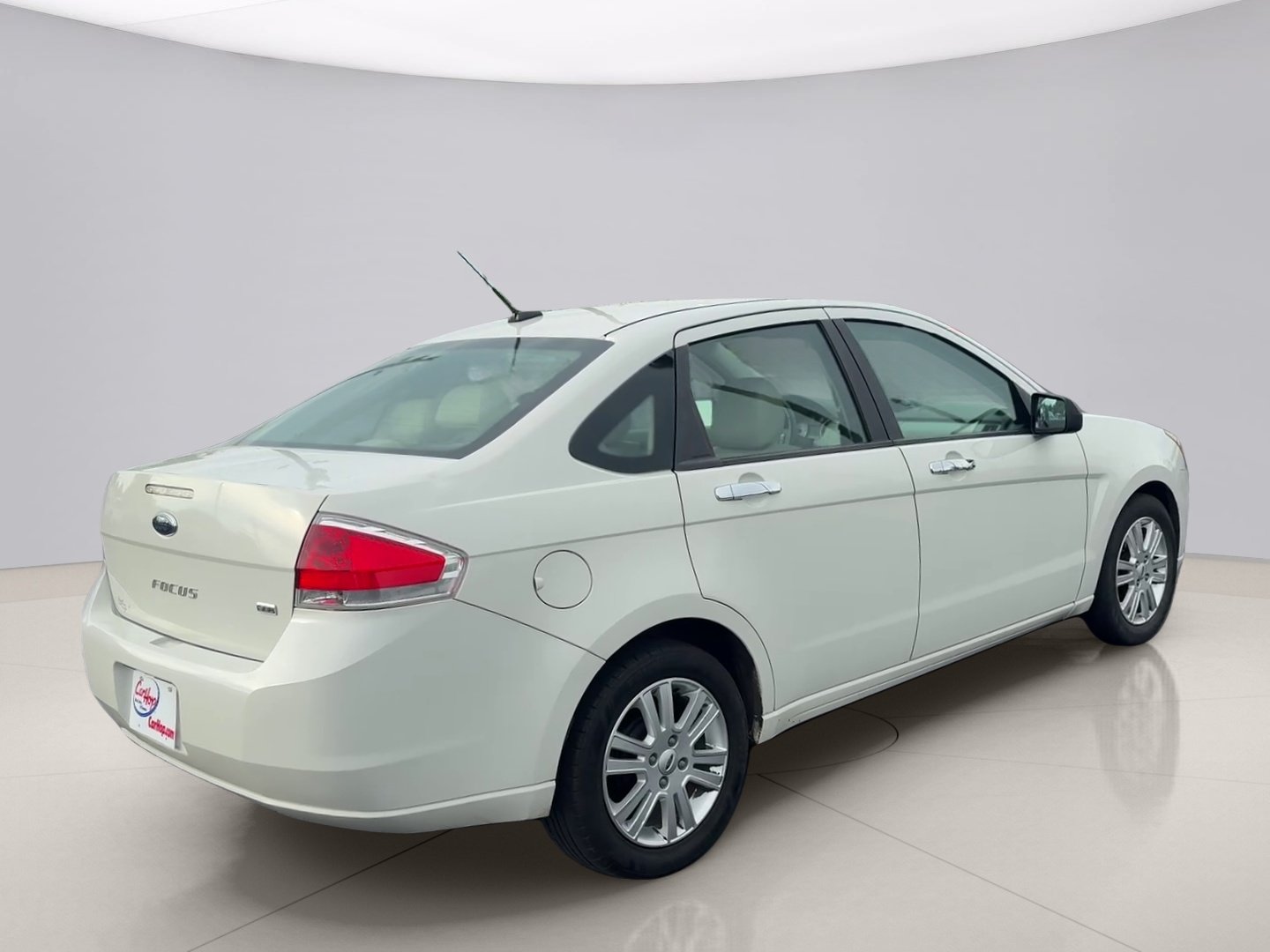 Used 2010 White Ford SEL image 5