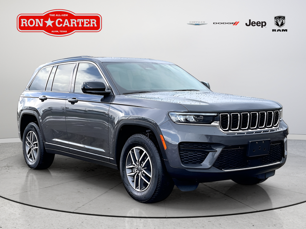 Used 2025 SELECT Jeep Laredo X image 1