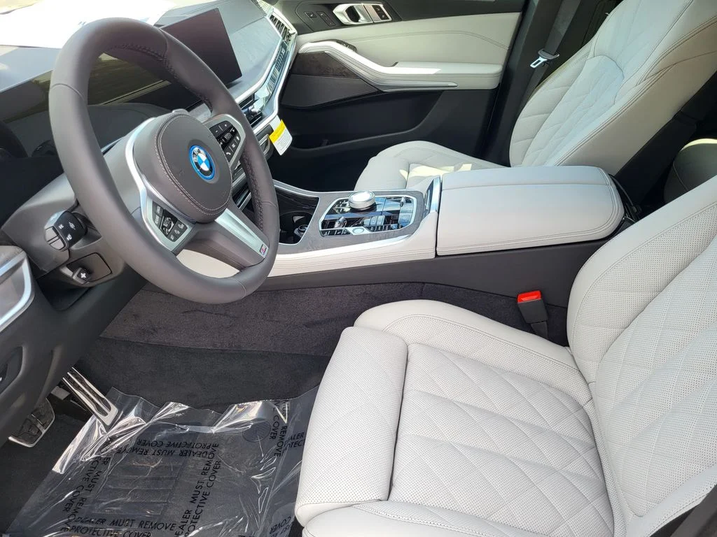 New 2026 Skyscraper Grey Metallic BMW xDrive50e image 12