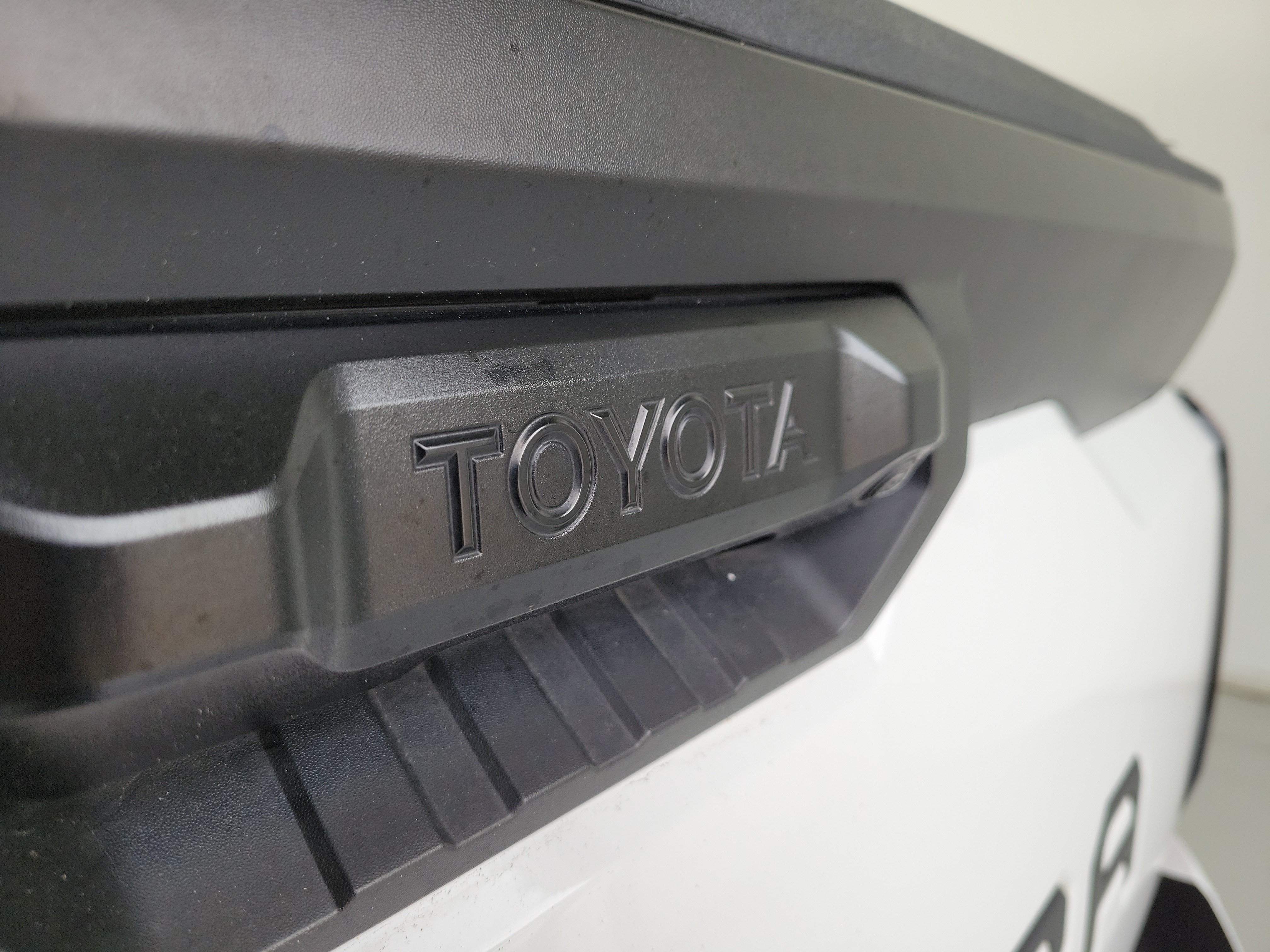 Used 2023 Ice Cap Toyota SR5 image 8