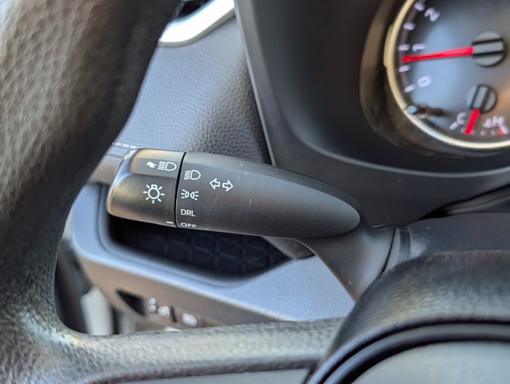 2021 Toyota RAV4 LE - Photo 29