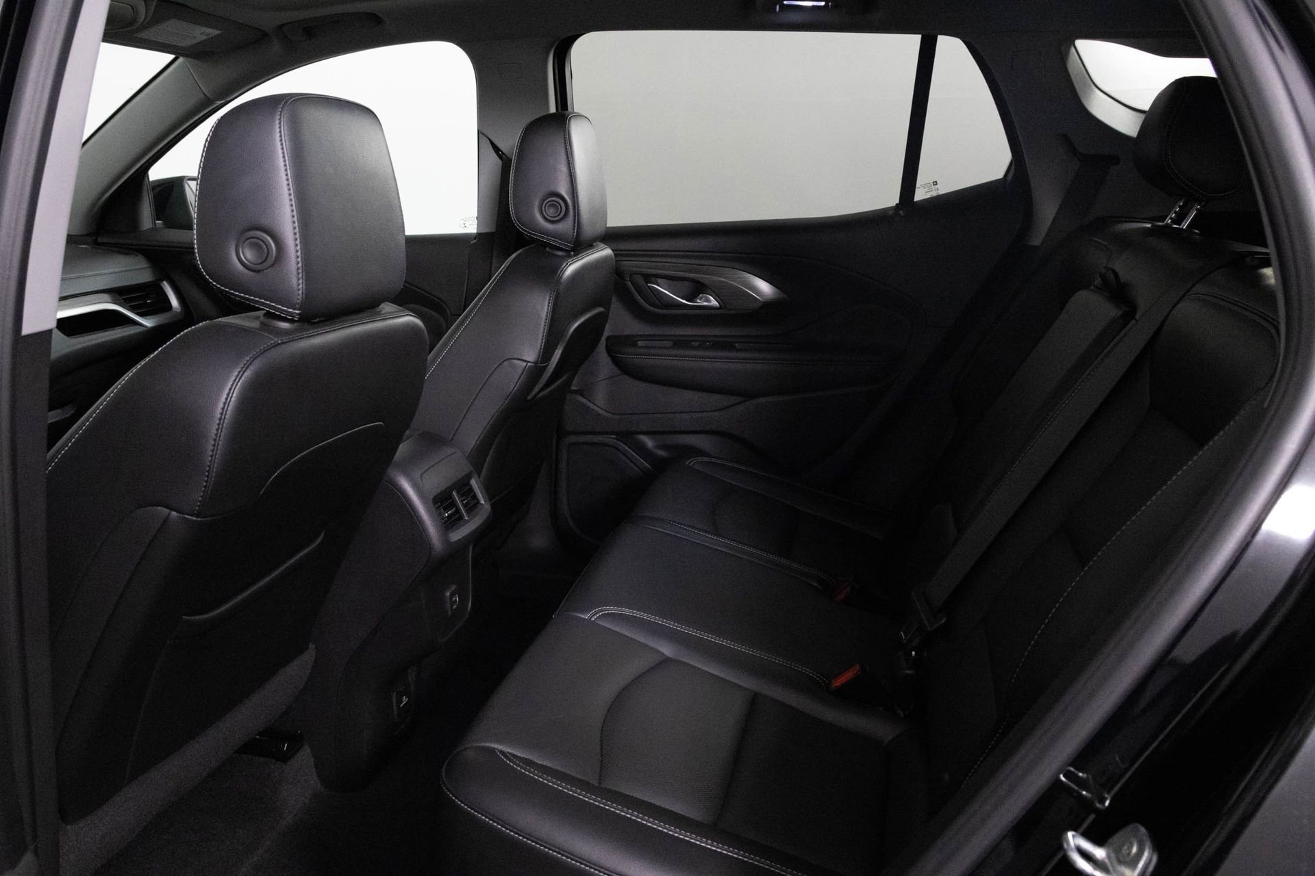 2023 GMC TERRAIN - Image 32