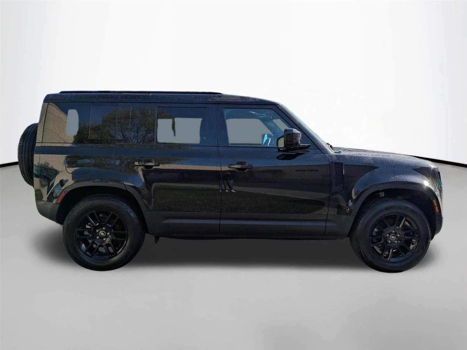 Certified Used 2025 Santorini Black Metallic Land Rover S image 4