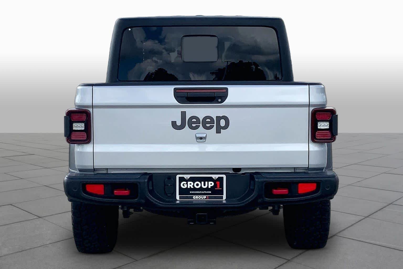 Used 2008 Silver Birch Metallic Chevrolet Work Truck image 4
