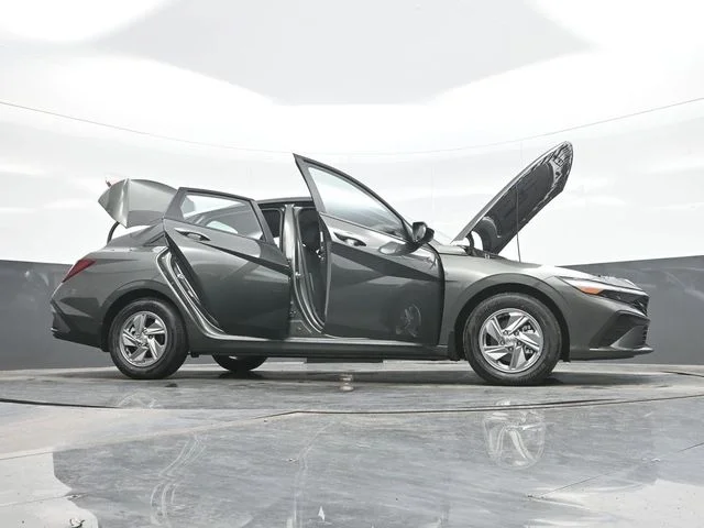 New 2026 Gray Hyundai SE image 31