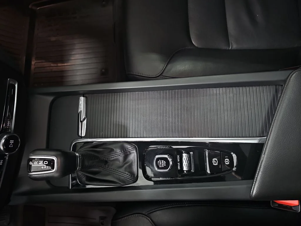 Used 2019 Beige Volvo T5 Momentum image 27