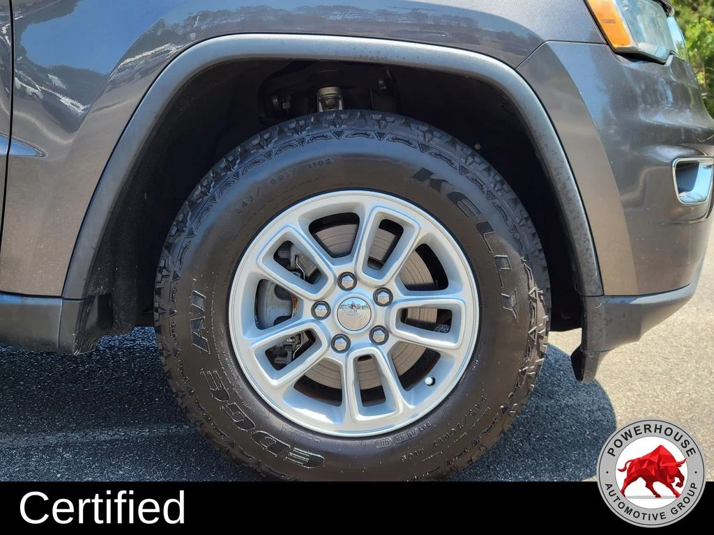 Used 2018 Gray Jeep Laredo E image 12