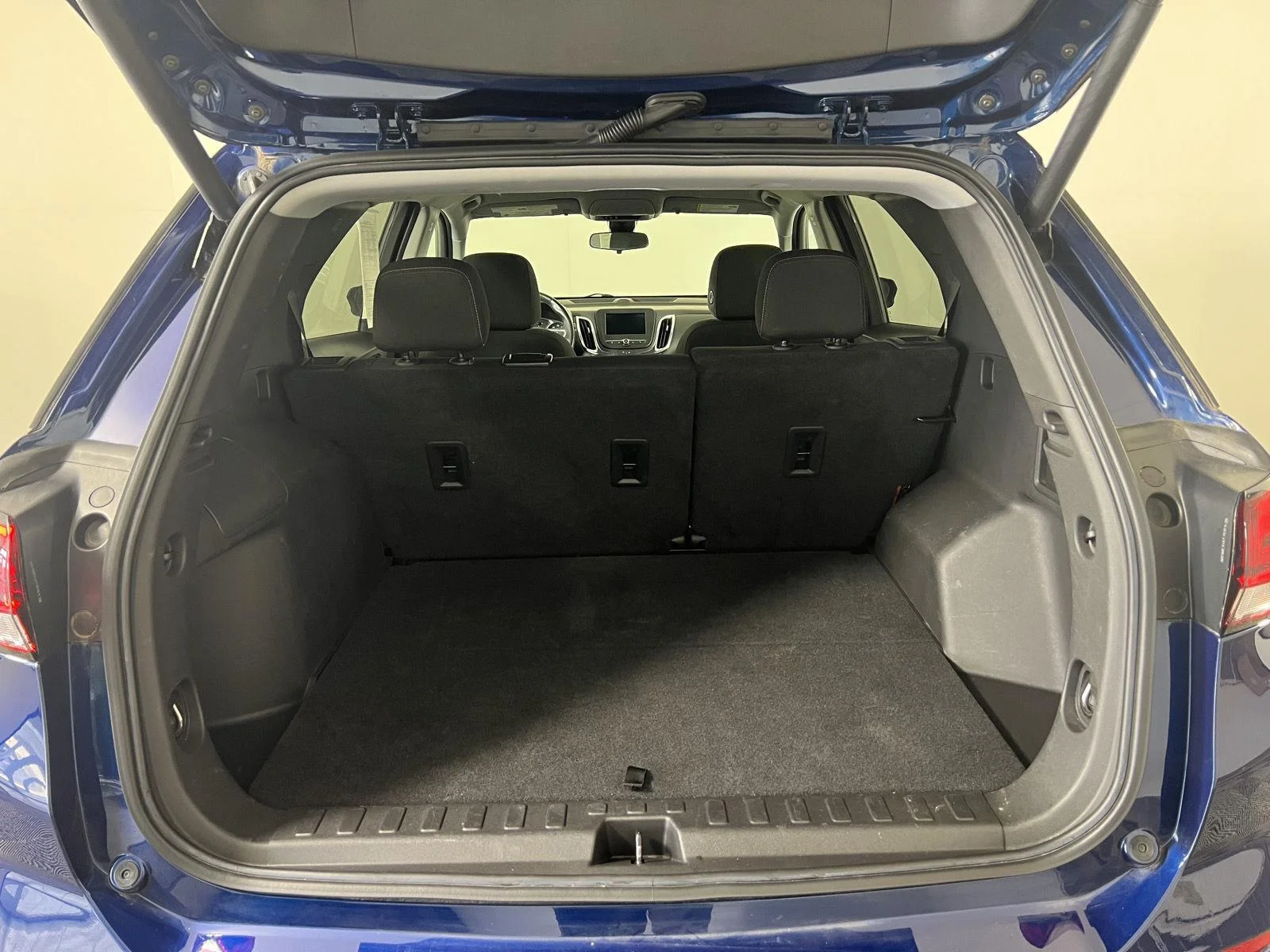 Used 2022 BLUE GLOW METALLIC Chevrolet LT image 29