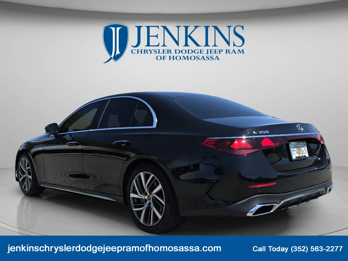 Used 2025 Obsidian Black Metallic Mercedes-Benz E 350 image 7