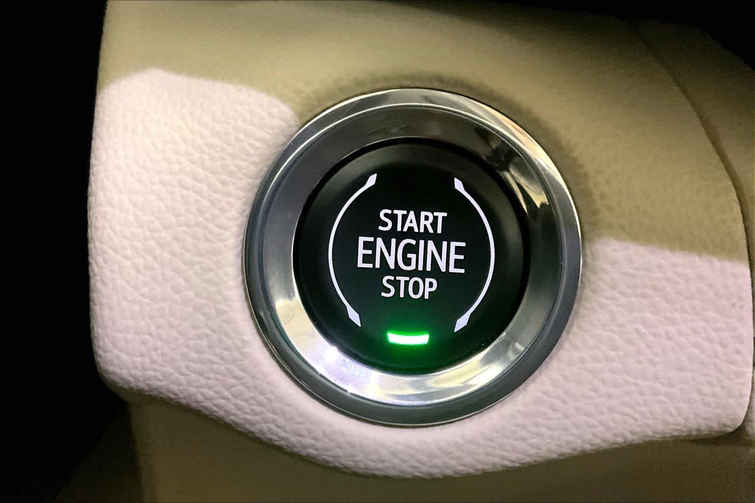 Used 2023 White Frost Tricoat Buick Avenir image 34