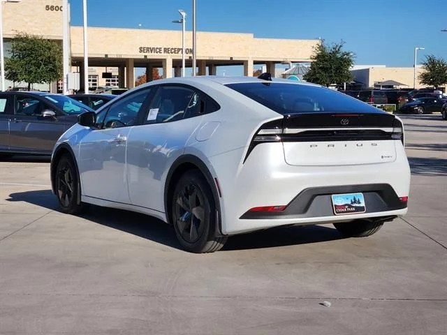 New 2026 Wind Chill Pearl <sup>1</sup> Toyota  SE image 3