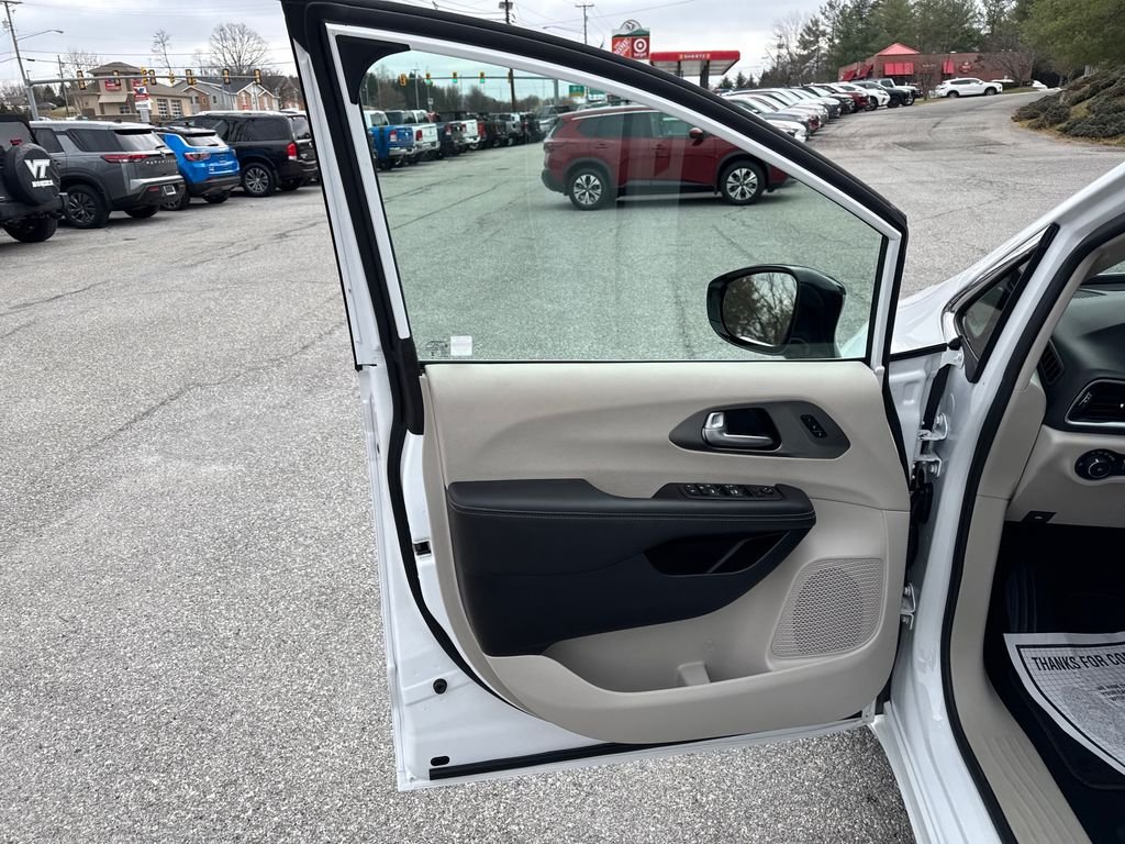 Used 2024 Bright White Clearcoat Chrysler Touring L image 11