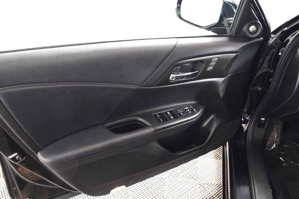 Used 2015 Crystal Black Pearl Honda EX-L image 14