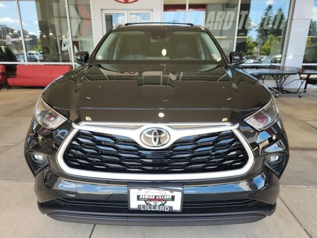 Used 2023 Black Toyota XLE image 5