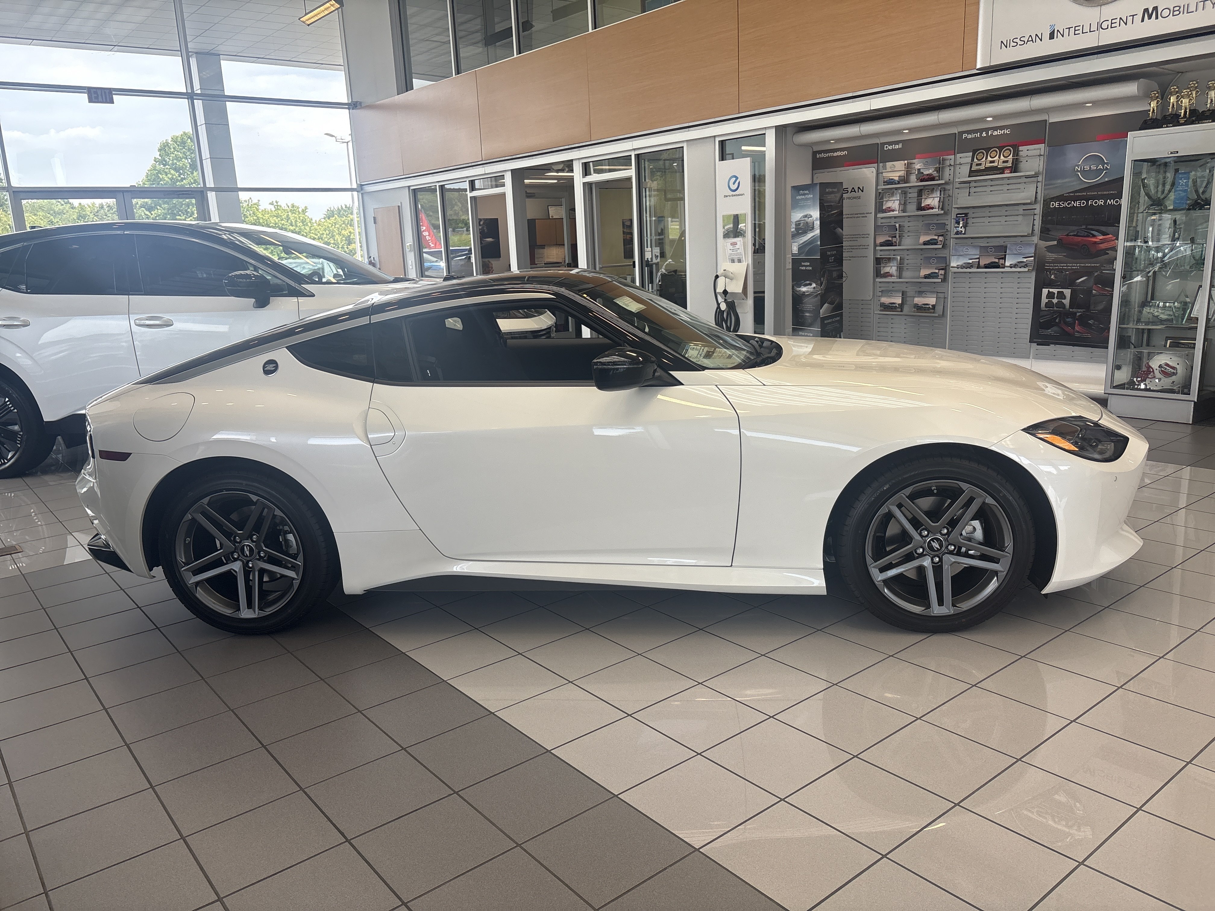 New 2026 Pearl White Tricoat/Super Black Nissan Sport image 6