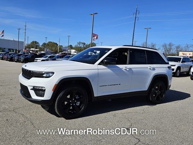 New 2025 Bright White Clear-Coat Exterior Paint Jeep Limited image 3