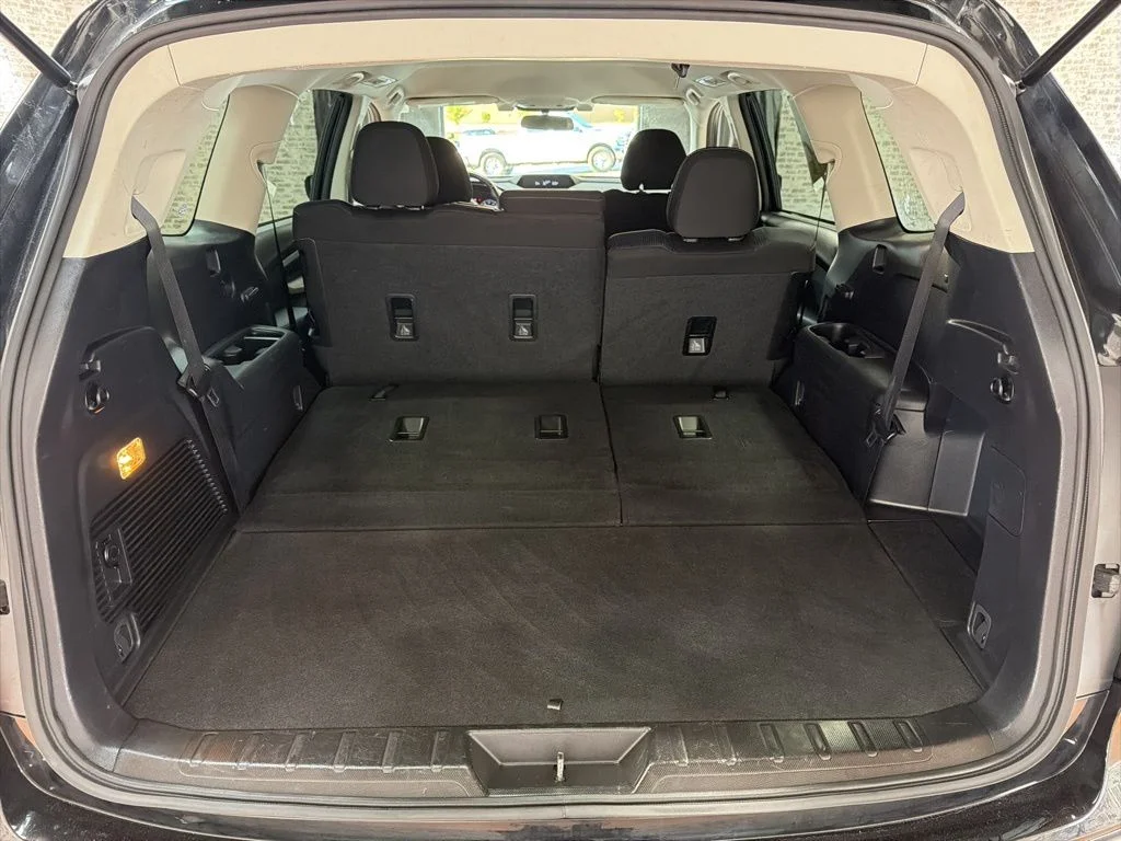 Used 2022 Black Subaru Premium image 13