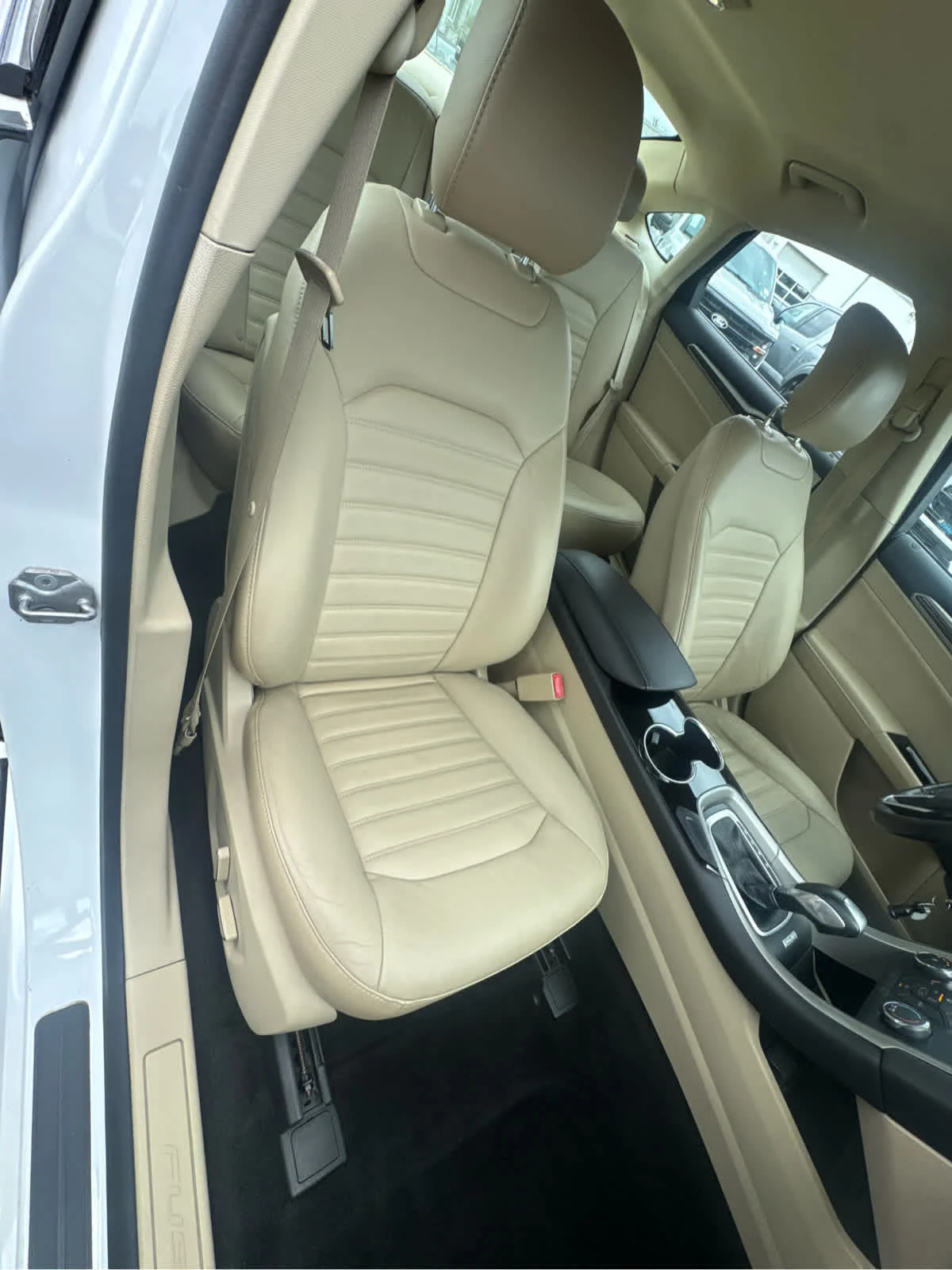 Used 2014 Oxford White Ford SE image 24