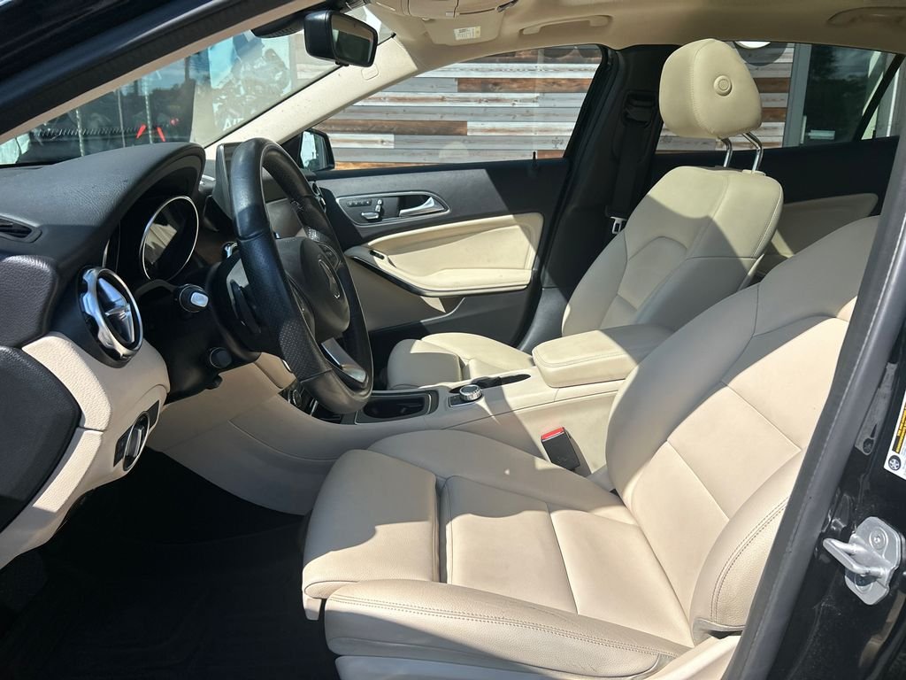 Used 2018 Black Mercedes-Benz GLA 250 image 10