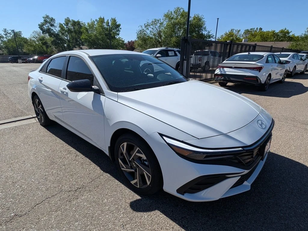 New 2025 White Hyundai SEL Sport image 8